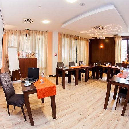 Hotel Impozant Valča Екстериор снимка
