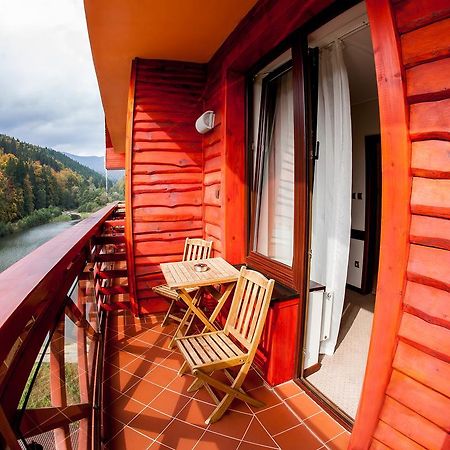 Hotel Impozant Valča Екстериор снимка