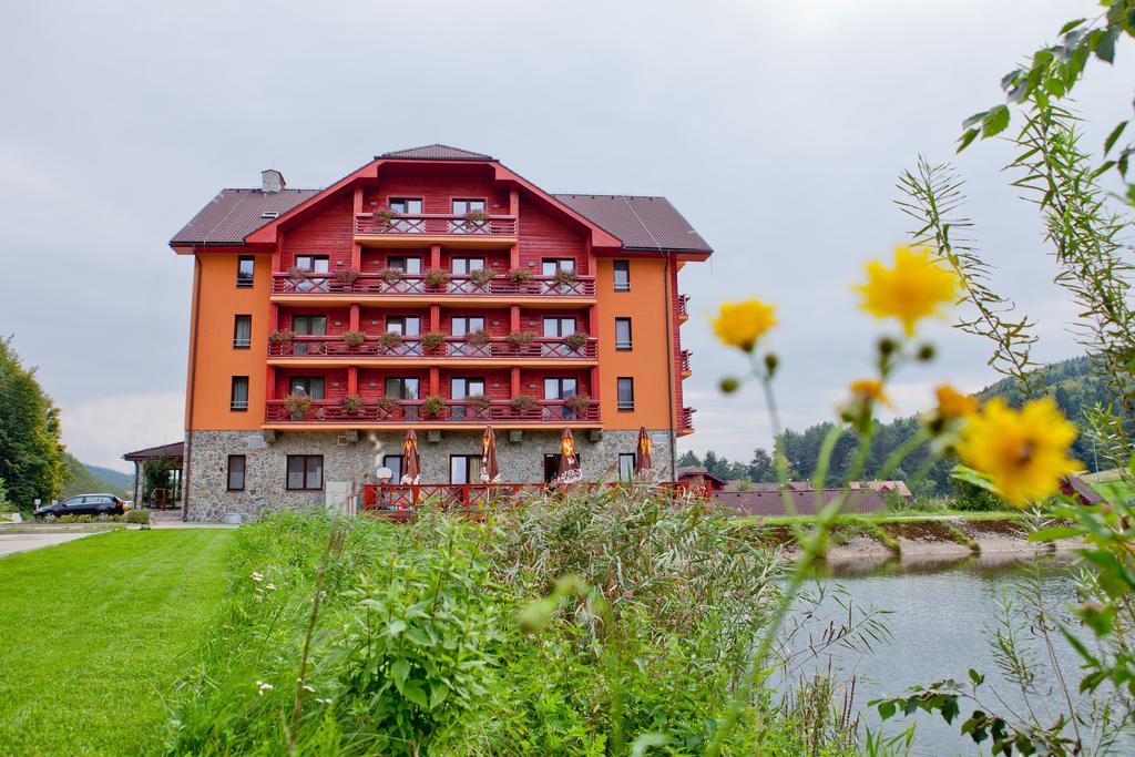 Hotel Impozant Valča Екстериор снимка