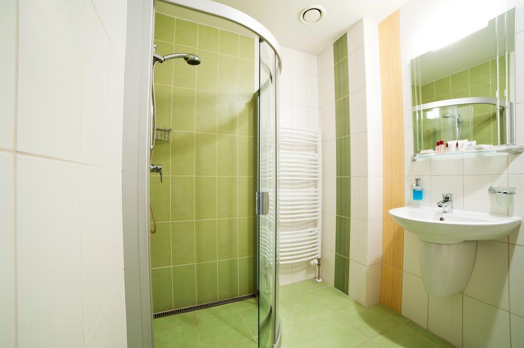 Hotel Impozant Valča Екстериор снимка