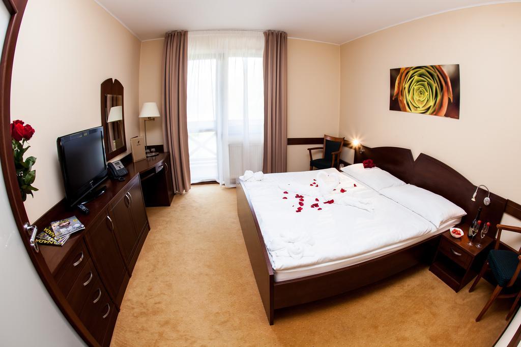 Hotel Impozant Valča Екстериор снимка