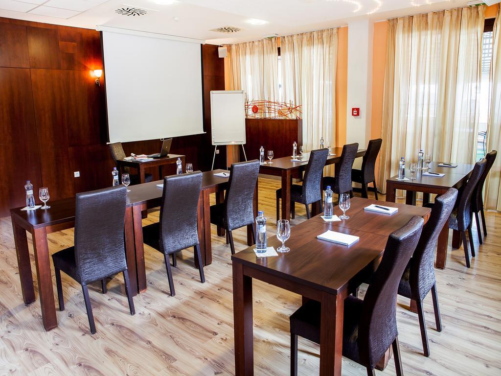 Hotel Impozant Valča Екстериор снимка