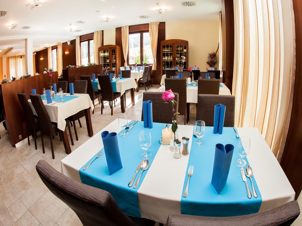 Hotel Impozant Valča Екстериор снимка