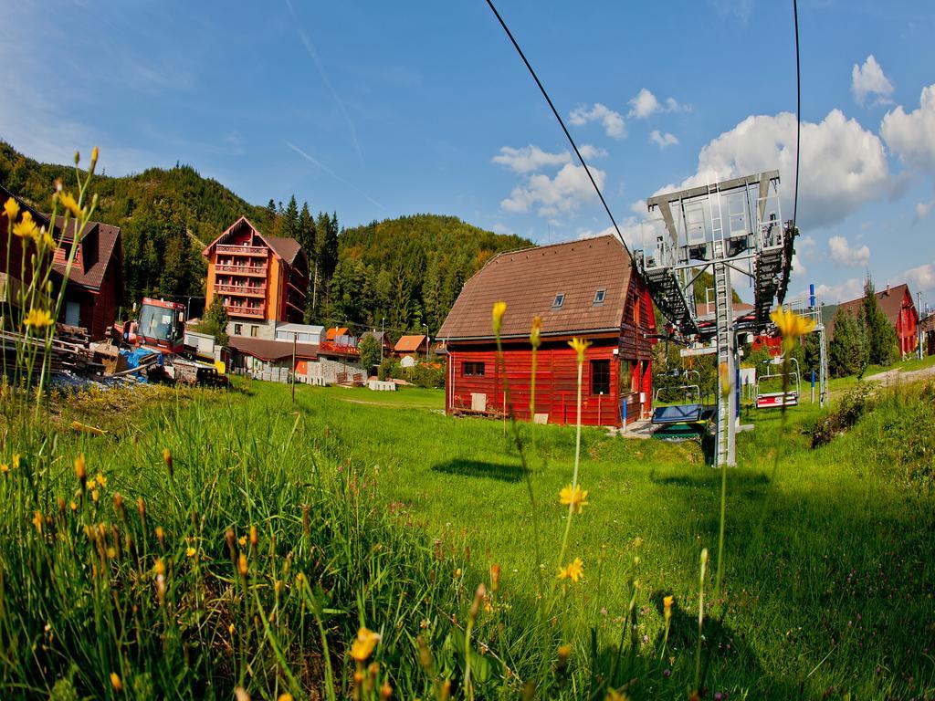 Hotel Impozant Valča Екстериор снимка