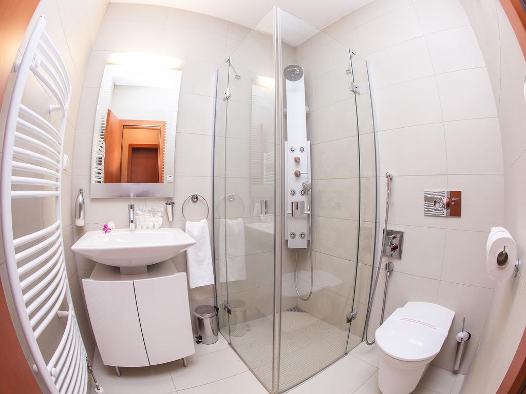 Hotel Impozant Valča Екстериор снимка