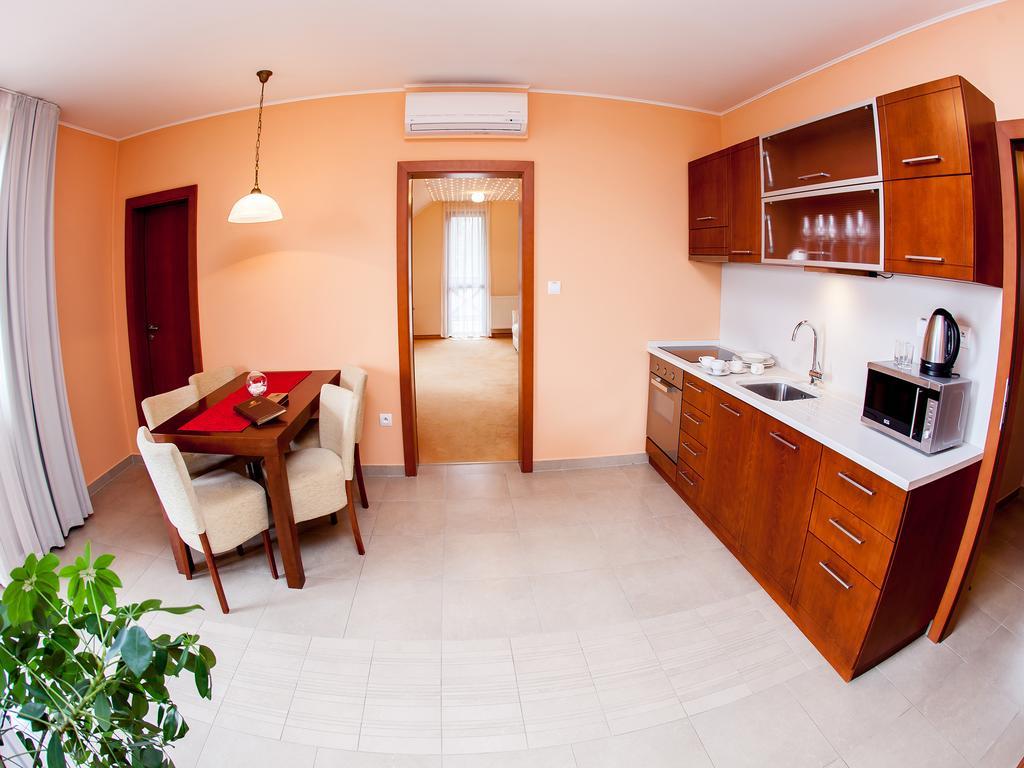 Hotel Impozant Valča Екстериор снимка