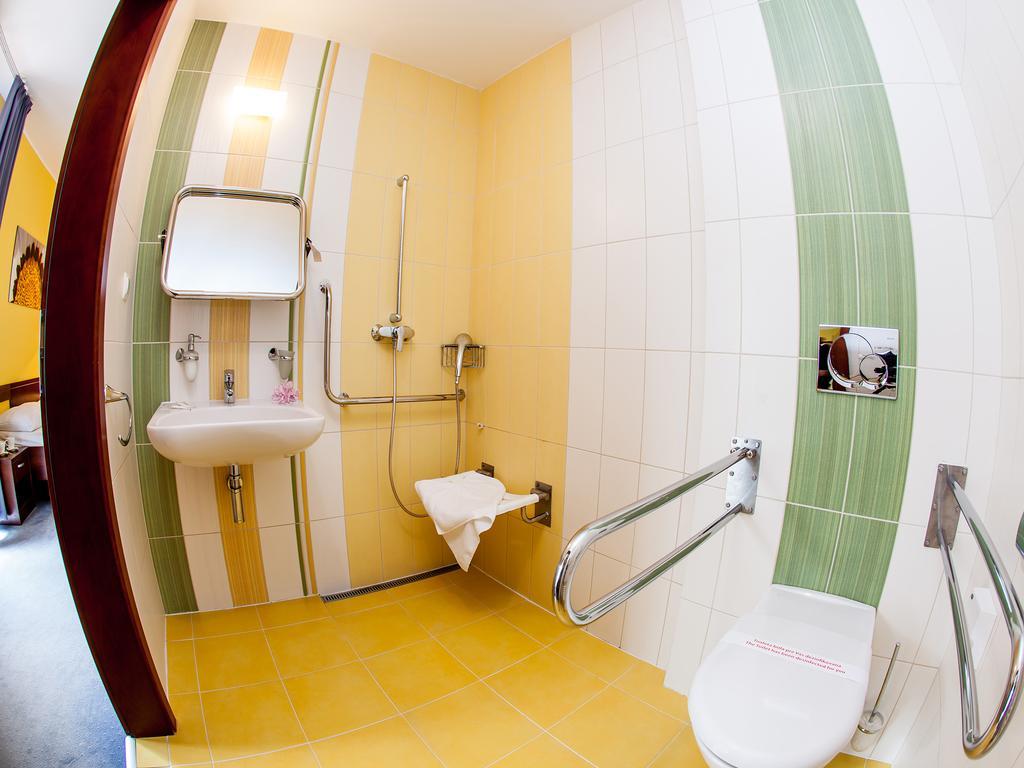 Hotel Impozant Valča Екстериор снимка