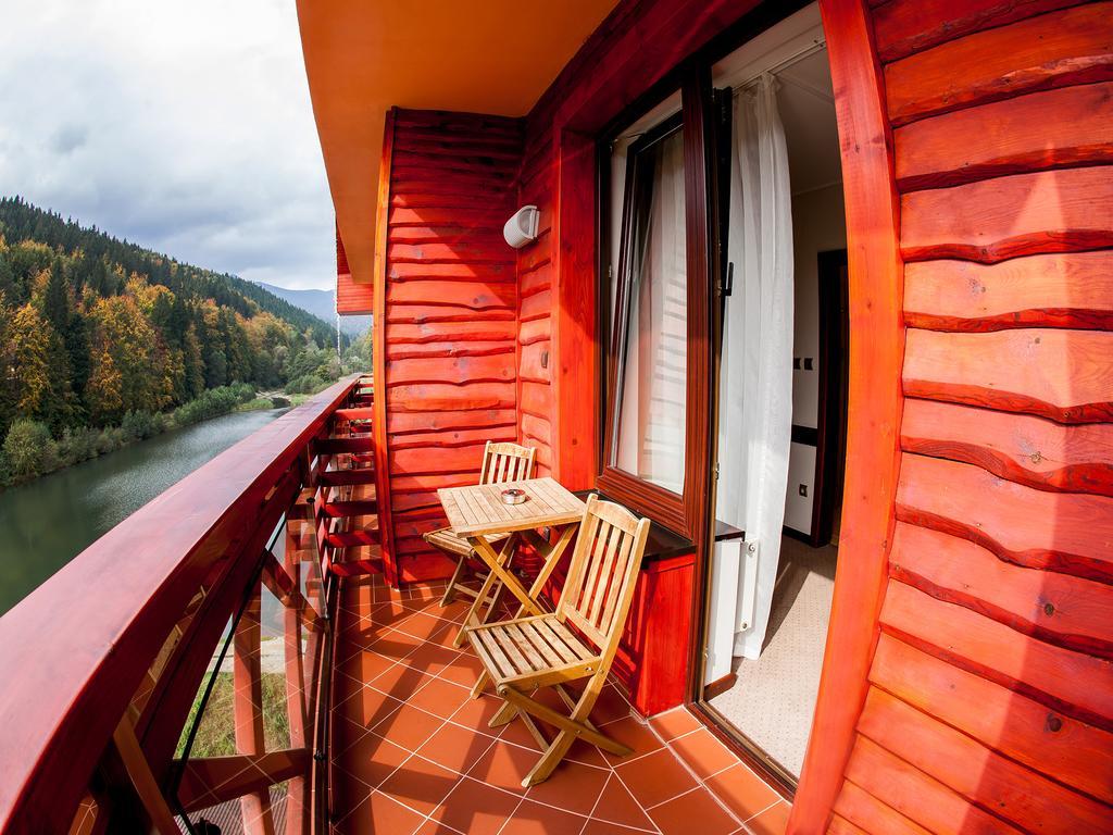 Hotel Impozant Valča Екстериор снимка