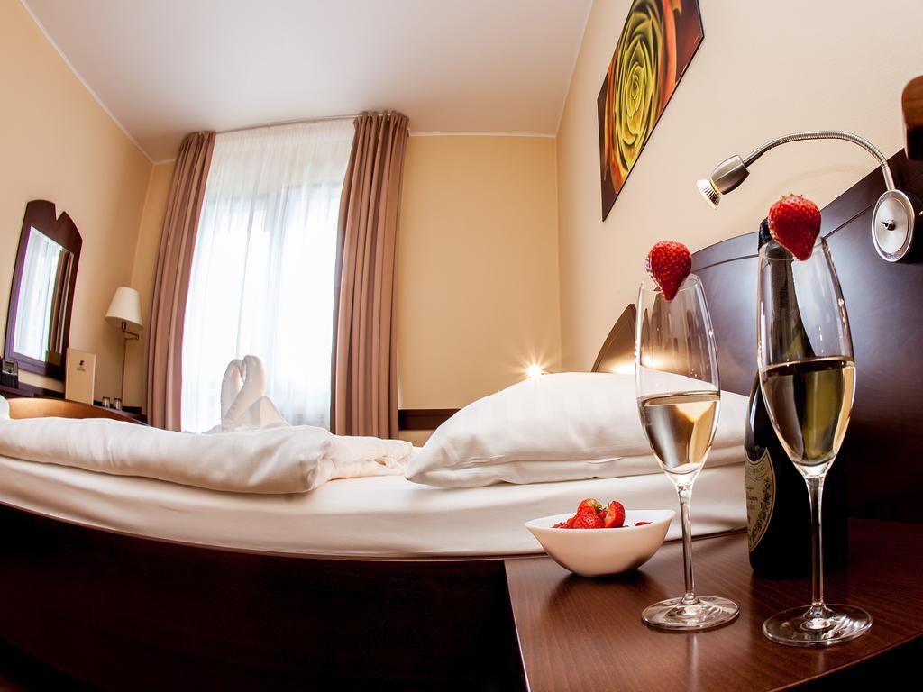 Hotel Impozant Valča Екстериор снимка