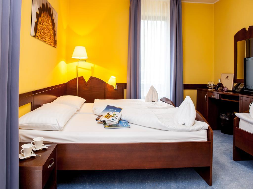 Hotel Impozant Valča Екстериор снимка